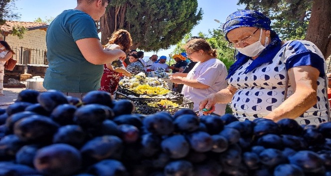 Hatay'da Meryem Ana Yortusu ve Üzüm Bayramı kutlandı